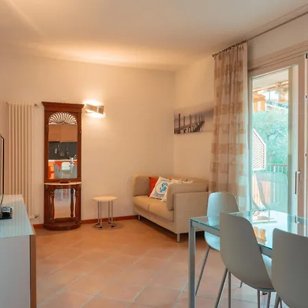 Sg Family - Casa Robinson Λατζίζε